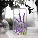 Die transparente Schutzhülle für das Apple iPhone 12 kombiniert Stil und Funktionalität. Mit einem eleganten Lavendel-Muster bietet sie nicht nur einen durchsichtigen Schutz, sondern verleiht Ihrem Smartphone auch einen frischen, floralen Look. Ideal für diejenigen, die ihr iPhone schützen und gleichzeitig einen Hauch von Ästhetik hinzufügen möchten.