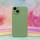 Ein schützendes Accessoire für das Xiaomi Redmi 13C 5G in einem eleganten Grünton. Diese Schutzhülle bietet nicht nur optimalen Schutz vor Stößen und Kratzern, sondern verleiht deinem Gerät auch einen trendigen Look. Ideal für alle, die Stil und Funktionalität schätzen!