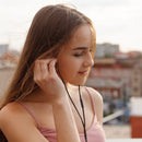 Eintauchen in die Welt des Premium Sounds mit den Forcell U3 Earphones. Ausgestattet mit einem Mini-Klinkenanschluss (3,5 mm) liefern diese schwarzen In-Ear-Kopfhörer ein unvergessliches Hörerlebnis. Perfekt für unterwegs, bieten sie nicht nur tiefen Bass, sondern auch eine praktische Freisprechfunktion für Anrufe. Die Kombination aus hochwertiger Audioleistung und kompaktem Design machen die Forcell U3 Earphones zum idealen Partner für Musikliebhaber.
