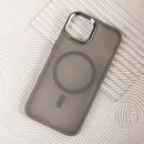 Schütze dein Samsung Galaxy S26 Plus mit dem Frozen Mag Case! Dieses langlebige, flexible Case bietet optimalen Schutz und unterstützt MagSafe für kabelloses Laden. Mit präzisen Ausschnitten, erhöhten Kanten und praktisch integrierten Trägerschlaufen ist dein Smartphone bestens geschützt und stilvoll.