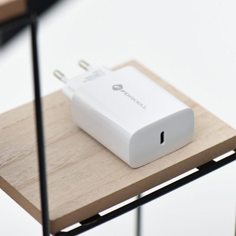 Entdecken Sie den USB Typ-C Reiselader mit PD und QC 4.0: Schnellladefunktion bis 25W, ideal für Smartphones. Versorgt Ihr Gerät schnell & effizient. Kompakt & robust, optimal für unterwegs.