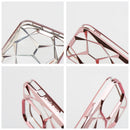 Entdecken Sie die Eleganz und den Schutz in einem mit unserer Schutzhülle für das Apple iPhone 16 in Pink V10. Das geometrische Design verleiht Ihrem Smartphone einen einzigartigen Look, während das robuste Material Ihr Gerät sicher bewahrt.