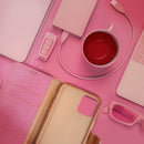 Entdecken Sie stilvollen Schutz für Ihr Samsung Galaxy A05 5G mit unserer pinkfarbenen Handytasche. Das auffällige Design kombiniert lebendige Eleganz mit praktischer Funktionalität und einem Hauch von kontrastreichem braunem Verschluss. Ihre ideale Wahl für den alltäglichen Gebrauch, die Ihrem Smartphone einen persönlichen Touch verleiht.