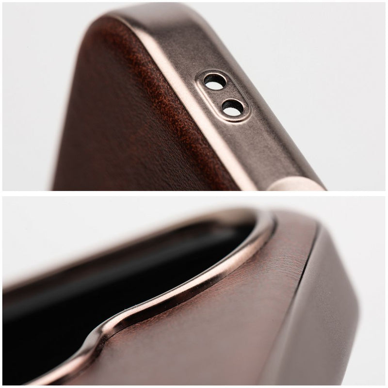 Schützen Sie Ihr Apple iPhone 14 Pro Max mit The Gentleman Mag Cover. Elegantes Design, voller MagSafe-Support und robust gegen Schäden. Verstärkt durch Eco-Leder für Luxus und Haltbarkeit.