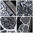 Schützen Sie Ihr iPhone 16 Pro stilvoll mit der Teddy Bear Hülle. Aus robustem PU/TPU, mit glitzerndem Teddybär-Muster und erhöhten Kanten für maximalen Schutz. Ideal für Modebewusste!
