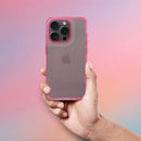 Entdecke die Schutzhülle für das Apple iPhone 16 in Pink V5 – die perfekte Kombination aus Stil und Sicherheit. Diese transparente Hülle mit eleganten pinkfarbenen Akzenten unterstreicht das schlanke Design deines iPhones, während es vor Stößen und Kratzern geschützt wird.