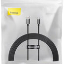 Das abgebildete Produkt ist ein USB-A zu Typ-C Ladekabel der Marke Baseus. Es handelt sich um ein 2 Meter langes Kabel in Schwarz, das eine Power Delivery (PD) Schnellladefunktion mit bis zu 100 Watt unterstützt. Ideal für Nutzer, die ein langlebiges und leistungsstarkes Kabel für ihre Geräte suchen.