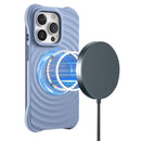 Die blaue Schutzhülle für das Apple iPhone 13 Pro bietet nicht nur ein stylisches Design, sondern auch optimalen Schutz vor Kratzern und Stößen. Die rutschfeste Oberfläche sorgt für einen sicheren Griff und ein angenehmes Gefühl in der Hand. Ideal, um dein iPhone sicher und dennoch schick zu präsentieren.
