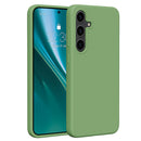 Die grüne Handytasche für das Samsung Galaxy S24 Plus vereint Stil und Schutz. Sie bietet einen schlanken, modernen Look und schützt Ihr Smartphone zuverlässig vor Kratzern und Stößen. Ein idealer Begleiter für den Alltag!