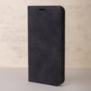 Elegante Schutzhülle für das Apple iPhone 13 in Schwarz. Diese Hülle bietet optimalen Schutz und verleiht deinem Smartphone einen stilvollen Look. Ideal für den täglichen Gebrauch!