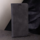 Die elegante schwarze Handytasche für das Samsung Galaxy A34 bietet optimalen Schutz und stilvolles Design. Sie schützt vor Kratzern und Stößen und ermöglicht einen einfachen Zugriff auf alle Funktionen des Geräts. Perfekt für unterwegs!
