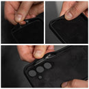 Schützen Sie Ihr **Samsung Galaxy S26 Ultra** stilvoll mit unserer 2mm-Silikon-Hülle! Diese robuste Schutzhülle bietet optimalen Schutz vor Stößen und Kratzern. Sie unterstützt kabelloses Laden und garantiert einen sicheren Halt. Verfügbar in verschiedenen Farben!