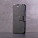 Schütze dein Motorola Moto G04, Moto G24 oder Moto E14 mit dieser eleganten schwarzen Schutzhülle. Sie bietet nicht nur optimalen Schutz vor Stößen und Kratzern, sondern verleiht deinem Smartphone auch einen stilvollen Look. Perfekte Passform und praktische Funktionen machen sie zum idealen Begleiter im Alltag.