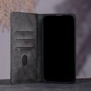 Eine elegante schwarze Schutzhülle für das Honor 600 / 600 Pro bietet optimalen Schutz und einen stilvollen Look. Sie schützt vor Kratzern und Stößen und ist zugleich praktisch im Alltag. Ideal für alle, die Funktionalität und Design schätzen.
