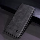 Schützen Sie Ihr Samsung Galaxy S26 Plus stilvoll mit dem Smart Seam Cover. Diese elegante Hülle aus strapazierfähigem TPU und Kunstleder bietet sicheren Halt dank magnetischem Verschluss. Mit 3 Kartenfächern und einem schlanken Design sind Sie perfekt organisiert und geschützt.