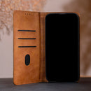 Die Schutzhülle für das Honor 600 / 600 Pro bietet stilvollen Schutz mit ihrem ansprechenden Design in Lederoptik. Sie schützt nicht nur vor Kratzern und Stößen, sondern ermöglicht auch einen einfachen Zugriff auf alle Funktionen des Geräts. Perfekt für alle, die Funktionalität und Eleganz kombinieren möchten.