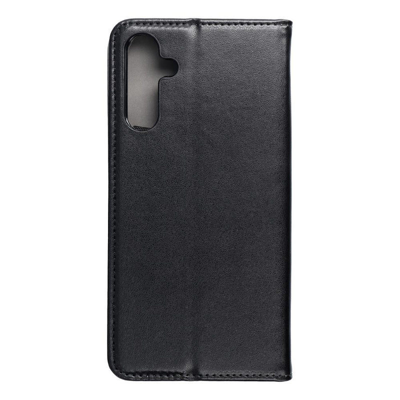 Die elegante schwarze Handytasche für das Samsung Galaxy A15 4G/5G bietet optimalen Schutz und Funktionalität. Mit einer integrierten Standfunktion für bequemes Ansehen von Videos und einem schlanken Design, das Komfort mit Stil vereint. Ideal für den Alltag.