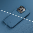 Schutzhülle für das Apple iPhone 12 Pro / 12 in elegantem Blau bietet optimalen Schutz und einen stylischen Look. Das flexible Material schmiegt sich perfekt an das Smartphone und schützt vor Kratzern sowie Stößen. Ideal für alle, die ihr iPhone sowohl schick als auch sicher aufbewahren möchten.