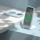 Stylische und schützende Schutzhülle für das Apple iPhone 12 Pro / iPhone 12 in ansprechendem Blau. Sie bietet nicht nur einen modernen Look, sondern auch optimalen Schutz vor Kratzern und Stößen. Ideal für alle, die ihr Gerät stilvoll und sicher verwahren möchten.