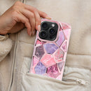 Entdecken Sie die Eleganz und den Schutz in einem mit unserer Schutzhülle für das Apple iPhone 16 in Pink V10. Das geometrische Design verleiht Ihrem Smartphone einen einzigartigen Look, während das robuste Material Ihr Gerät sicher bewahrt.