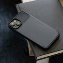 Schützen Sie Ihr Samsung Galaxy A26 5G mit der eleganten Carbon Black Hülle. Sie bietet robusten Schutz vor Stößen und Kratzern, während alle Funktionen leicht zugänglich bleiben. Das flexible TPU-Material sorgt für perfekten Halt und ansprechendes Design.