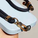 Entdecken Sie unser elegantes Band für stilvolle Accessoires! Es vereint Funktionalität mit modernem Design und sorgt dafür, dass Ihr Handy, Schlüssel oder Kopfhörer sicher griffbereit sind. Mit verstellbarer Länge und hochwertigem Cord ist es Ihr ideales Everyday-Accessoire!