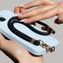 Entdecken Sie unser elegantes Band für stilvolle Accessoires! Es vereint Funktionalität mit modernem Design und sorgt dafür, dass Ihr Handy, Schlüssel oder Kopfhörer sicher griffbereit sind. Mit verstellbarer Länge und hochwertigem Cord ist es Ihr ideales Everyday-Accessoire!