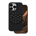 Die elegante schwarze Schutzhülle für das Apple iPhone 16 Pro bietet nicht nur einen stilvollen Look, sondern auch optimalen Schutz vor Stößen und Kratzern. Mit einem einzigartigen Design, das zusätzliche Griffigkeit ermöglicht, ist sie die perfekte Wahl für alle, die Funktionalität und Design schätzen.