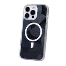 Schutzhülle für das Apple iPhone 16 Pro Max in Schwarz: Diese elegante und zugleich robuste Hülle schützt Ihr Gerät vor Stößen und Kratzern. Das klare Design mit einem stilvollen schwarzen Hintergrund ermöglicht es, den modernen Look des iPhones zu bewahren, während die MagSafe-Kompatibilität eine einfache Nutzung von Zubehör gewährleistet. Ideal für alle, die Qualität und Stil schätzen!