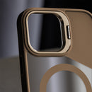 Die elegante braune Schutzhülle für das Apple iPhone 16 vereint Stil und Funktionalität. Mit ihrem modernen Design bietet sie nicht nur optimalen Schutz, sondern auch eine hochwertigen Look. Ideal für alle, die ihr Gerät sicher und modisch zugleich präsentieren möchten.
