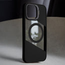 Die schwarze Schutzhülle für das Apple iPhone 15 verbindet elegantes Design mit optimalem Schutz. Mit ihrem modernen Look und der präzisen Passform bietet sie nicht nur Sicherheit, sondern auch eine stilvolle Ergänzung für dein Smartphone. Ideal für den Alltag!