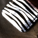 Entdecken Sie das stilvolle Tierdruck-Cover für Ihr Samsung Galaxy S25! Mit räumlichem Tiefeneffekt und lebendigen Farben bietet es perfekten Schutz vor Kratzern und Stößen. Verleihen Sie Ihrem Smartphone einen individuellen Look – für einen echten Hingucker!