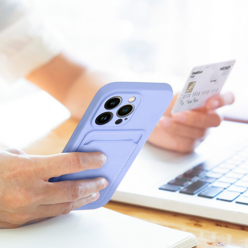 **Apple iPhone 16 Pro Silikonhülle mit Kartenfach** - Diese Silikonhülle für das iPhone 16 Pro schützt vor Kratzern und Stößen, bietet ein Kartenfach und unterstützt kabelloses Laden. Perfekt für Stil und Funktionalität!