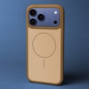 Die Schutzhülle für das Apple iPhone 17 Air bietet nicht nur stylischen Schutz, sondern auch praktische Funktionen wie MagSafe-Kompatibilität. Mit ihrem modernen Design und der robusten Konstruktion schützt sie Ihr Gerät vor Stößen und Kratzern, während sie gleichzeitig für einen einfachen Zugriff auf alle Anschlüsse sorgt. Ideal für alle, die Funktionalität und Stil schätzen!