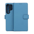 Die blaue Handytasche für das Samsung Galaxy S26 Ultra vereint Stil und Funktionalität. Sie schützt das Gerät optimal vor Stößen und Kratzern und bietet gleichzeitig einen einfachen Zugriff auf alle Tasten und Anschlüsse. Ideal für alle, die ihr Smartphone stilvoll transportieren möchten!