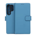 Die blaue Handytasche für das Samsung Galaxy S26 Ultra vereint Stil und Funktionalität. Sie schützt das Gerät optimal vor Stößen und Kratzern und bietet gleichzeitig einen einfachen Zugriff auf alle Tasten und Anschlüsse. Ideal für alle, die ihr Smartphone stilvoll transportieren möchten!