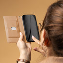 Die Schutzhülle für das Honor 600/600 Pro bietet nicht nur einen stilvollen Look in sanften Farbtönen, sondern schützt das Gerät auch vor Kratzern und Stößen. Mit passgenauen Ausschnitten für die Kamera und eine praktische Verschlusslasche sorgt sie für optimale Handhabung und Sicherheit.