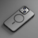 Die schwarze Schutzhülle für das Apple iPhone 13 bietet optimalen Schutz und eleganten Stil. Mit einem schlanken Design und der kompatiblen MagSafe-Technologie ist sie der perfekte Begleiter für Ihr Smartphone. Schützen Sie Ihr iPhone effektiv vor Kratzern und Stößen!