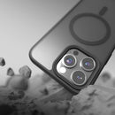 Die schwarze Schutzhülle für das Apple iPhone 14 Pro bietet nicht nur einen eleganten Look, sondern auch optimalen Schutz vor Stößen und Kratzern. Das integrierte MagSafe-System sorgt für eine einfache Verbindung mit Ladegeräten und Zubehör. Ideal für alle, die Stil und Funktionalität suchen.