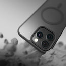 Schlichte Eleganz trifft auf Schutz: Die schwarze Schutzhülle für das Apple iPhone 17 verbindet modernes Design mit optimalem Schutz. Besonders die integrierte MagSafe-Technologie ermöglicht ein müheloses Laden und Zubehörwechsel. Ideal für alle, die Stil und Funktionalität schätzen!