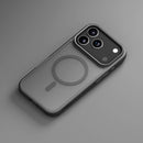 Schutzhülle für das Apple iPhone 17 Pro Max in elegantem Schwarz. Bietet optimalen Schutz vor Kratzern und Stößen, während das schlanke Design die Handhabung nicht beeinträchtigt. Perfekt für alle, die Stil und Funktionalität kombinieren möchten.