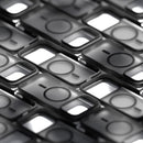 Schutzhülle für das Apple iPhone 17 Pro Max in elegantem Schwarz. Bietet optimalen Schutz vor Kratzern und Stößen, während das schlanke Design die Handhabung nicht beeinträchtigt. Perfekt für alle, die Stil und Funktionalität kombinieren möchten.