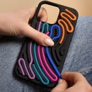 Die schwarze Schutzhülle für das Apple iPhone 16 Pro bietet nicht nur einen stylischen Look, sondern schützt Ihr Gerät auch vor Stößen und Kratzern. Mit ihrem einzigartigen Design und den farbigen Akzenten ist sie ein echter Hingucker, der dem modernen Lebensstil entspricht. Schützen Sie Ihr iPhone stilvoll und funktional!