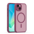 Eine stilvolle Schutzhülle für das Apple iPhone 13 bietet nicht nur umfassenden Schutz, sondern auch ein modernes Design. Mit einer optimalen Passform sorgt sie dafür, dass alle Funktionen und Anschlüsse leicht erreichbar bleiben. Die Hülle unterstützt zudem die MagSafe-Funktion, sodass das kabellose Laden bequem möglich ist. Perfekt für alle, die ihr iPhone sicher und elegant präsentieren möchten.