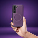 Entdecken Sie stilvollen Schutz für Ihr Samsung Galaxy A54 mit der Roar Mag Morning Case Schutzhülle in edlem Lila. Das schlanke Design bietet nicht nur eine ansprechende Optik, sondern schützt Ihr Smartphone auch vor alltäglichen Stößen und Kratzern. Genießen Sie die Kombination aus Sicherheit und Eleganz.