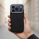 Entdecke die K-Look MagSafe-Hülle für dein Apple iPhone 16e! Schlank, stilvoll und robust bietet sie perfekten Schutz und einen verbesserten Grip. Mit präzisen Aussparungen und MagSafe-Kompatibilität ist sie die ideale Wahl für Sicherheit und Eleganz.
