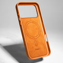 Die orange Schutzhülle für das Apple iPhone 17 Pro bietet nicht nur einen stylischen Look, sondern auch optimalen Schutz. Mit ihrer passgenauen Form und weichen Haptik schützt sie das Gerät vor Kratzern und Stößen. Ein perfektes Accessoire für alle, die Farbe und Sicherheit kombinieren möchten.