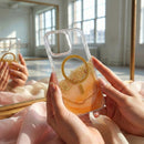 Die orangene Schutzhülle für das Apple iPhone 17 Pro vereint stilvolles Design mit optimalem Schutz. Mit ihrem transparenten Material und glamourösen Akzenten bietet sie nicht nur Sicherheit, sondern auch einen modernen Look für dein Smartphone. Ideal für Trendsetter!