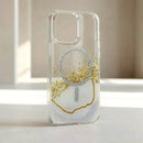 Elegant und funktional: Diese weiße Handytasche für das Samsung Galaxy S24 und S25 bietet nicht nur optimalen Schutz, sondern überzeugt auch mit ihrem stylischen Design. Der klare Look mit goldenen Akzenten verleiht deinem Smartphone einen modernen Touch.