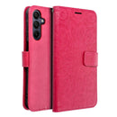 Entdecken Sie den perfekten Schutz für Ihr Samsung Galaxy A15 mit dieser eleganten Handytasche in leuchtendem Pink. Das dezente Blumenmuster verbindet Stil mit Funktionalität, und die robuste Konstruktion bewahrt Ihr Smartphone zuverlässig vor Kratzern und Stößen. Ideal für die 4G- und 5G-Version des A15, sorgt diese Tasche dafür, dass Ihr Gerät sicher und stilvoll verstaut ist.